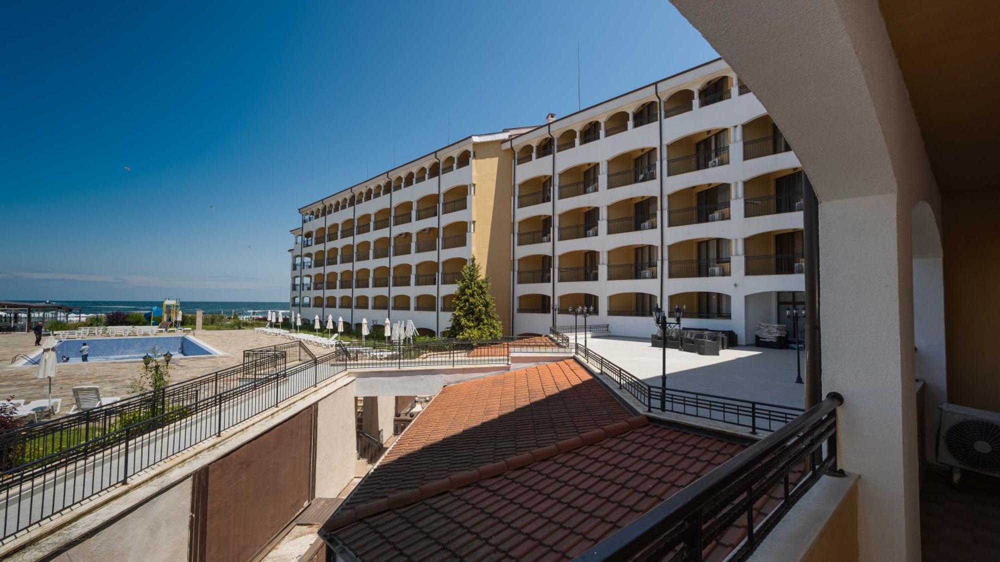 Първа Линия Хотел С Адрес К-С Реджина Маре Царево Tsarevo Exterior foto